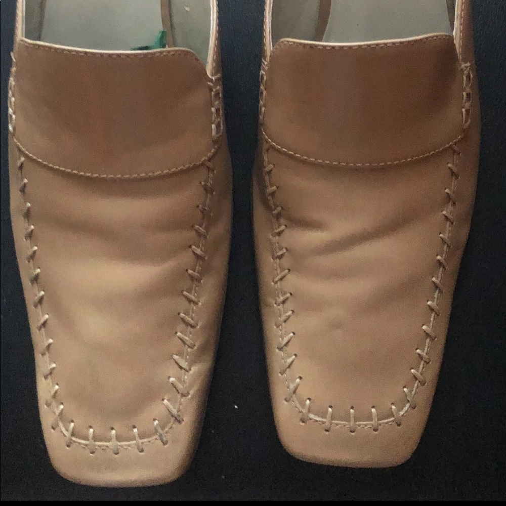 Pair of Tan Bandolino  Slides (size 9 1/2 but fits size 9 also.